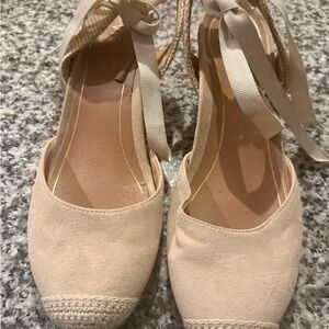 Vionic Cream Tie-Ankle Espadrille Flats